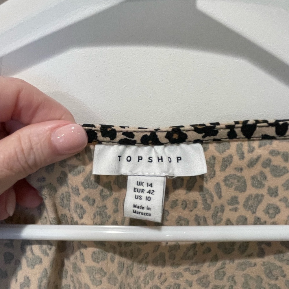 Topshop Beige and Black Leopard Print Dress
0027 - Picture 4 of 5